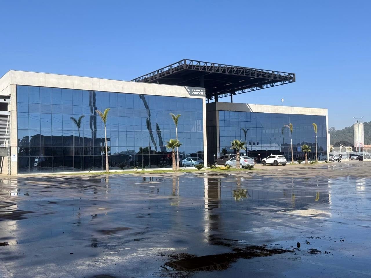 Fachada em pele de vidro LumenGlass